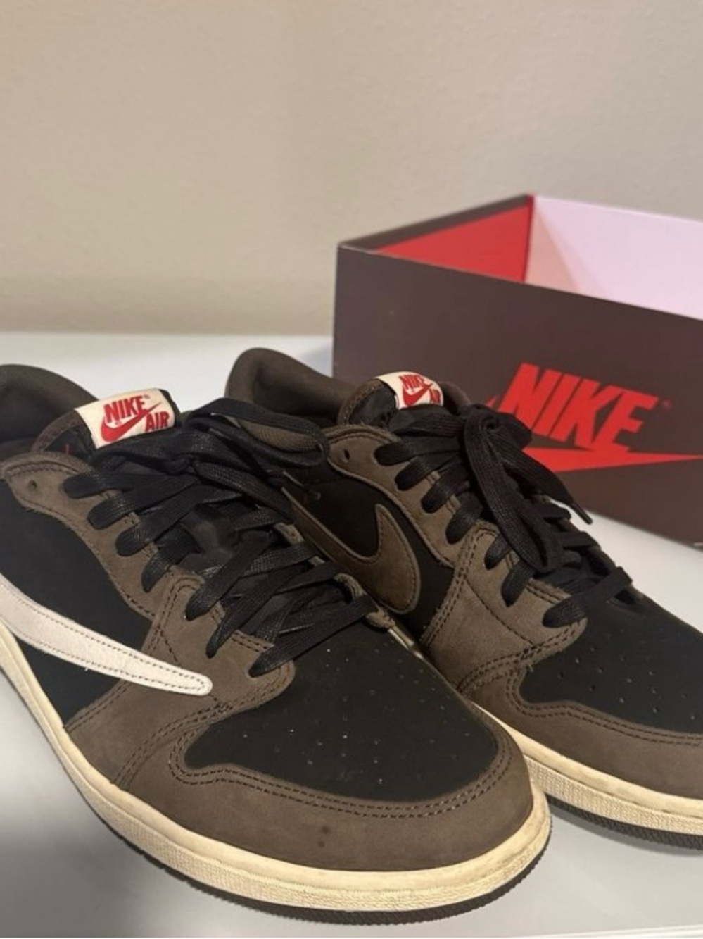 Travis Scott Nike Men’s Black and Brown Low-Top Sneakers